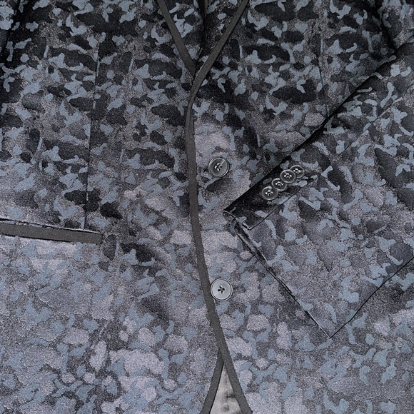 Like new men’s Kenneth Cole camo dinner jacket, size 40R - Picture 2 of 2